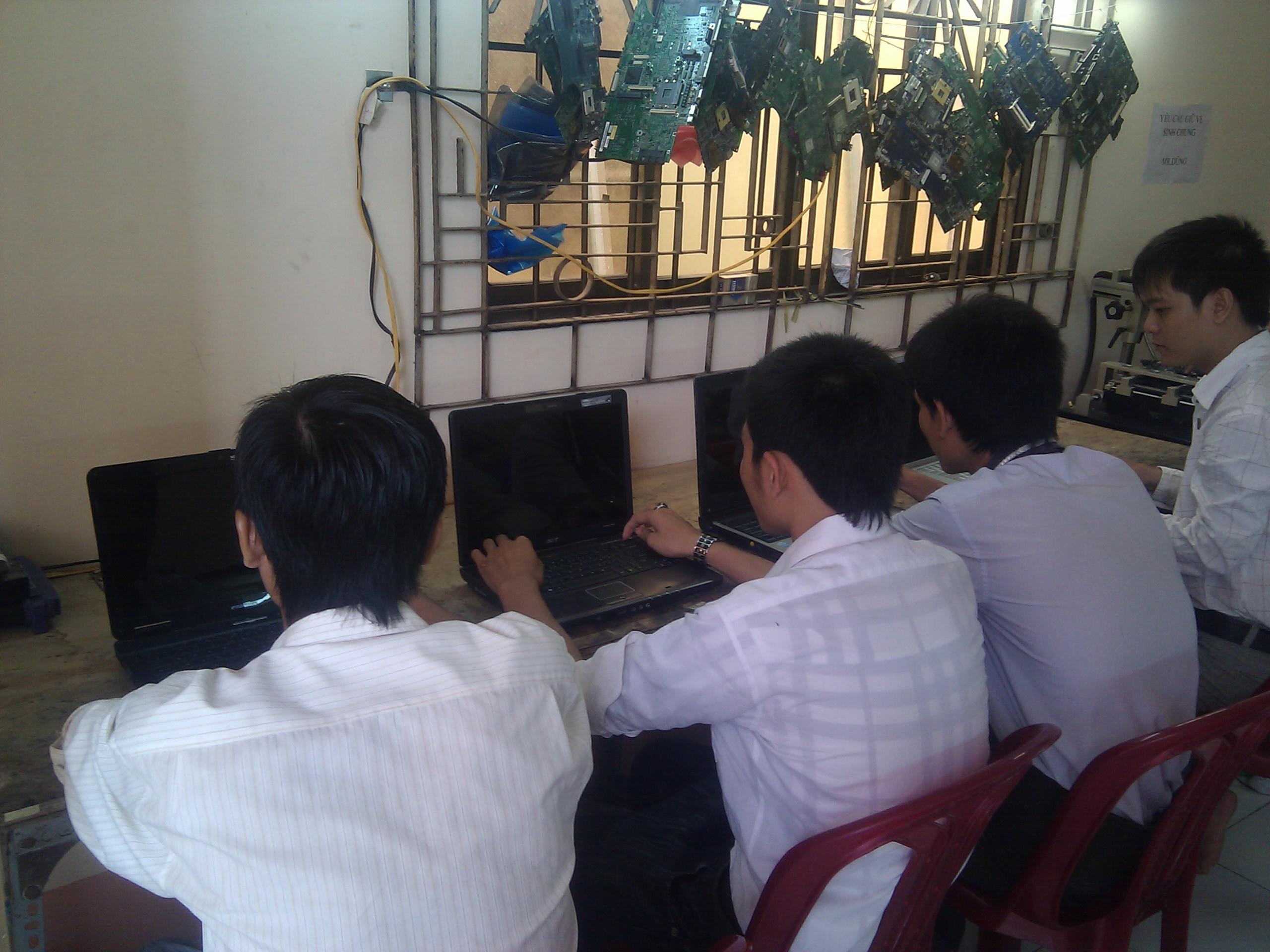 dao-tao-nghe-sua-chua-laptop